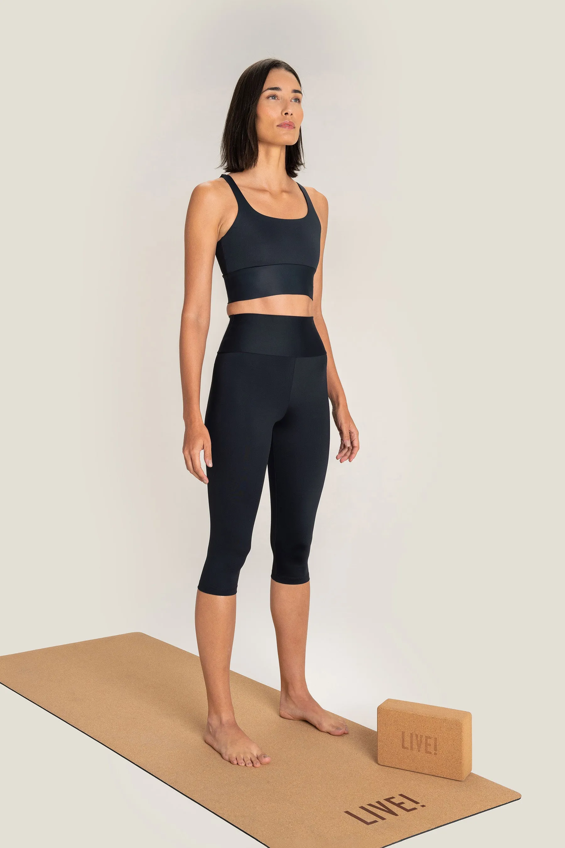 Essential Emana® Capri Leggings